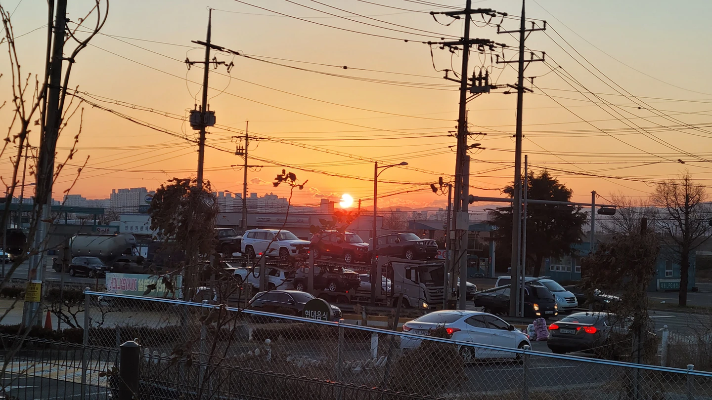 올 1월 차가운 날씨에 입김내며 철도길 운동하며  썸네일