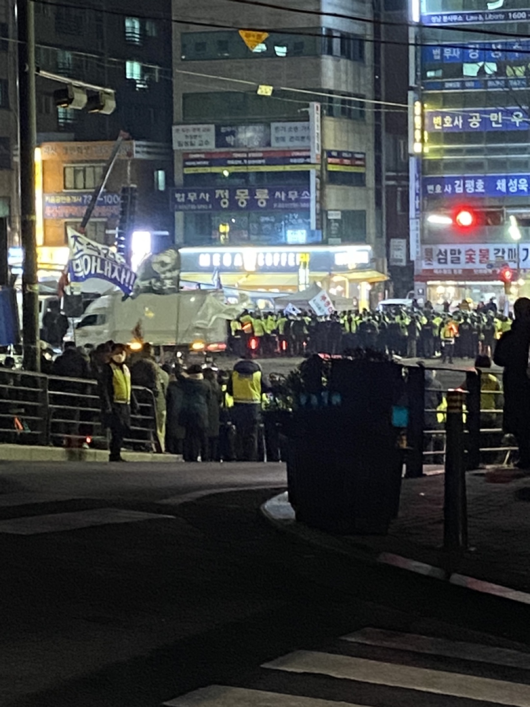 이 시위 진짜 언제 끝나요? 썸네일