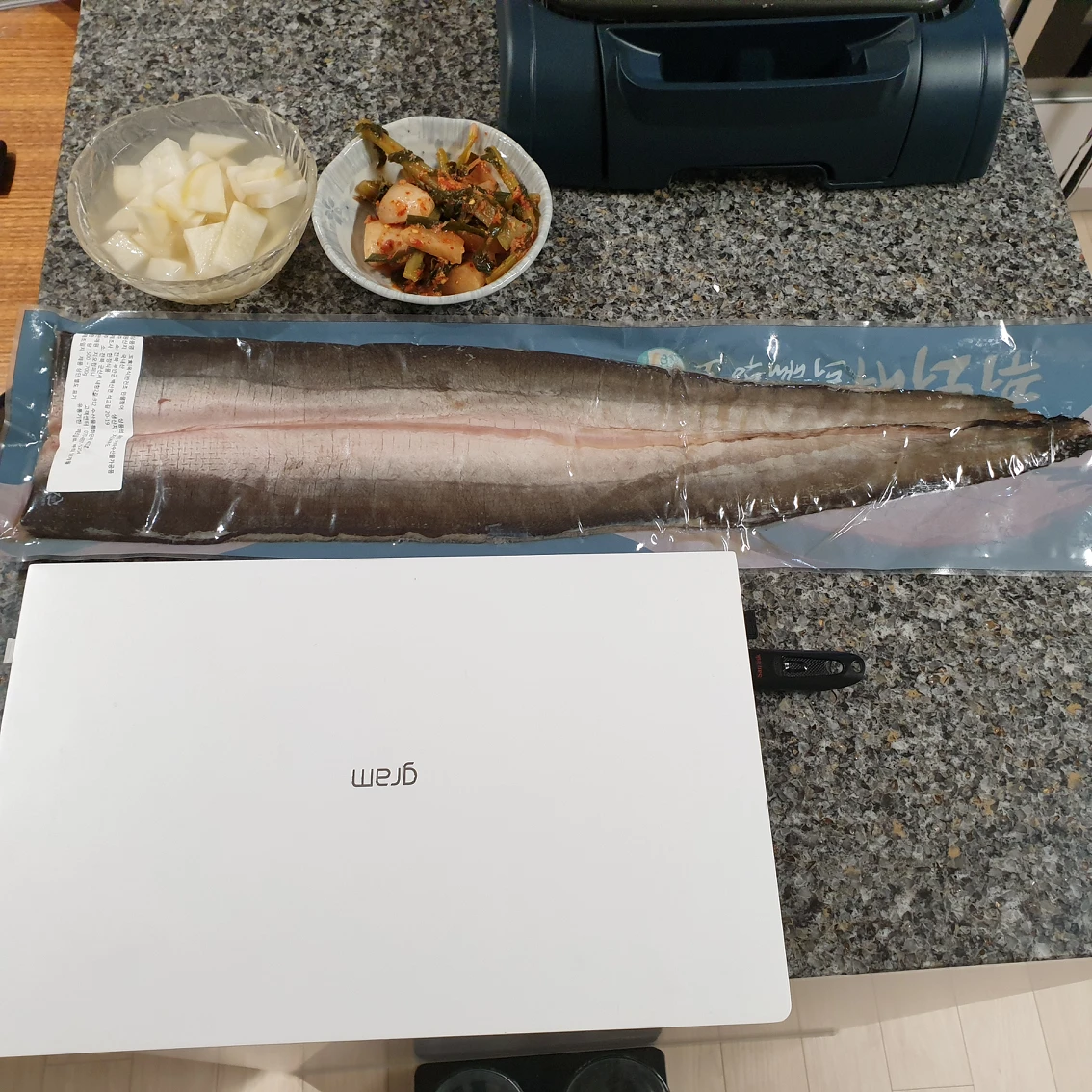 집에서 처음으로 구워먹은 민물장어네요. 썸네일