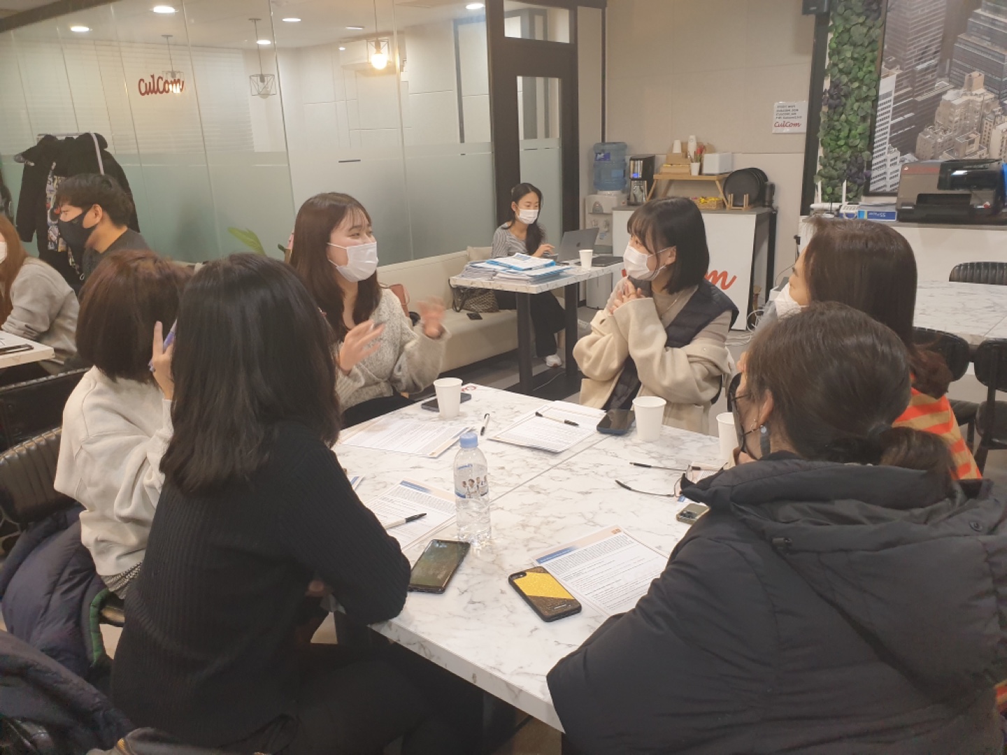 안녕하세요. 매주 금요일이나 주말에 모여서 같이  썸네일