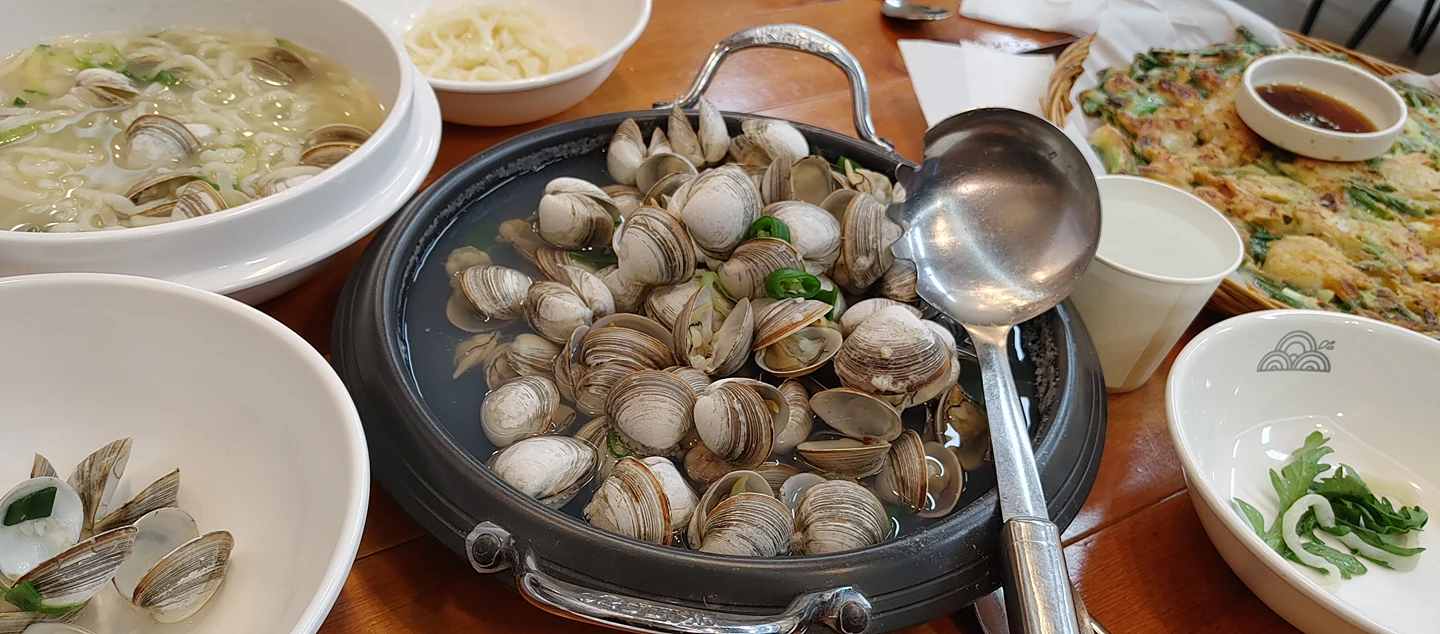 동동칼국수 가서 물총의 존재를 알았어요 썸네일