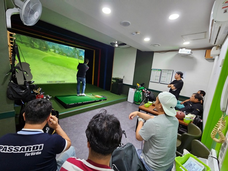 200명 동네사람들 스크린골프 ⛳️ 필드 썸네일