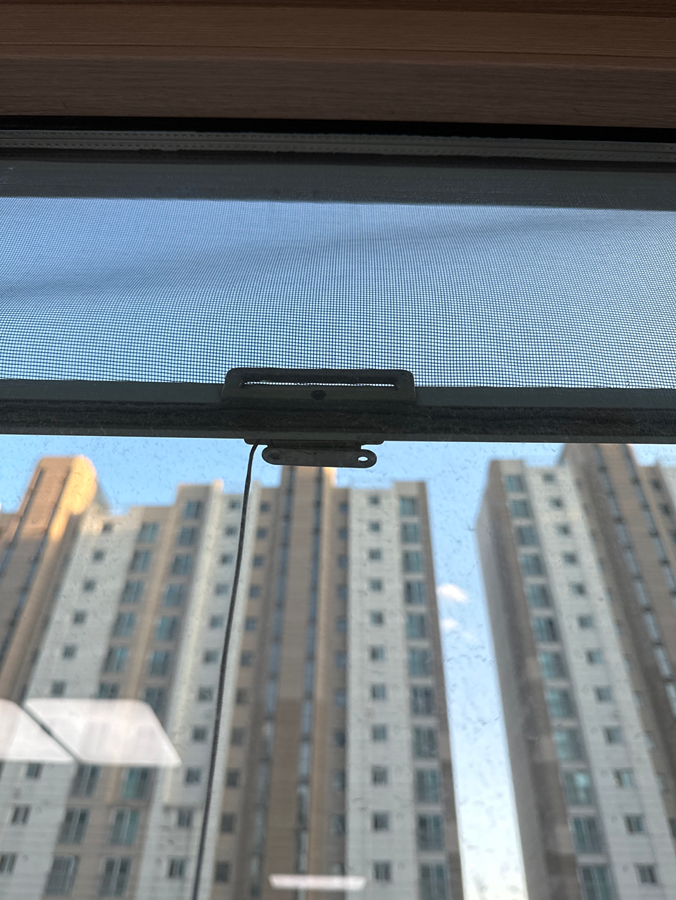 방충망 걸이? 고치려면 어디에 물어봐야할지.. 썸네일