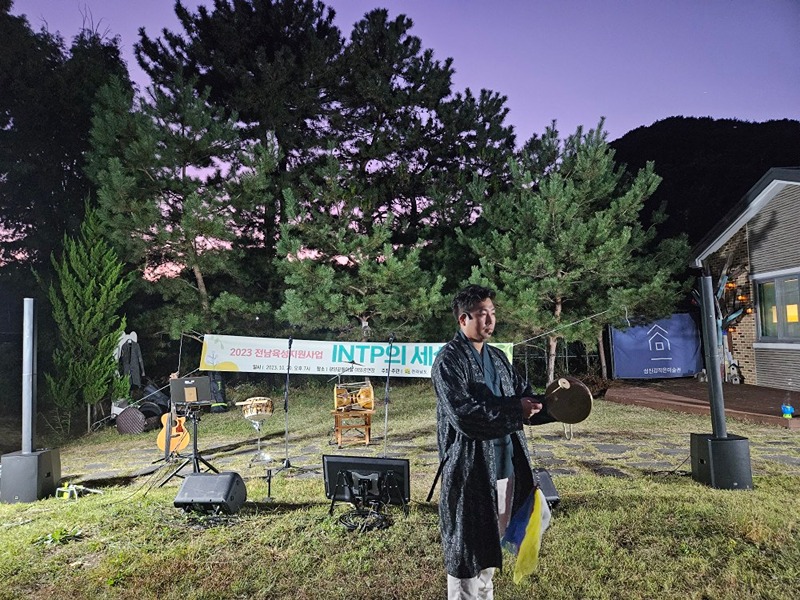 즐겁게 사물놀이 배우면서 공연도 하고 놀아요 썸네일