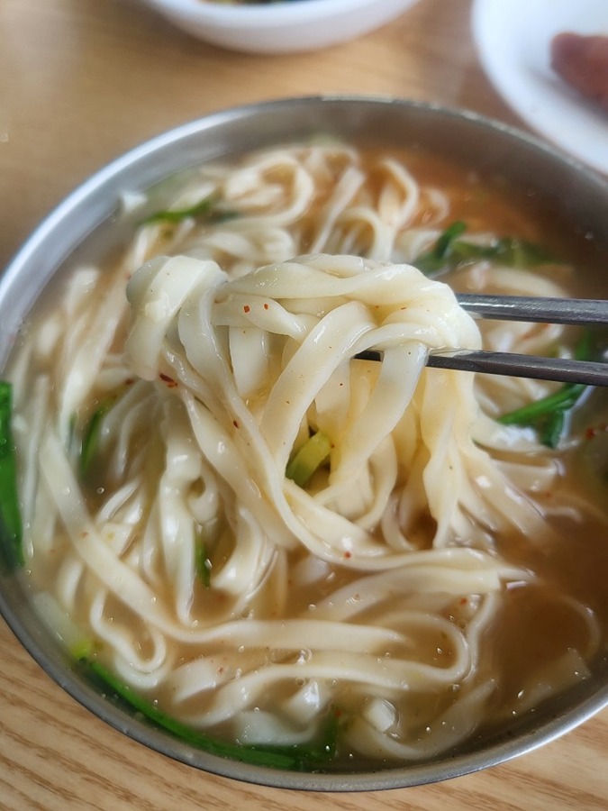 노은 수정초앞 토종칼국수~ 썸네일