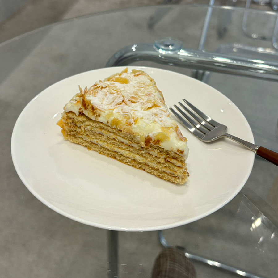 신메뉴😆 말렌카 아몬드 케이크🍰 썸네일