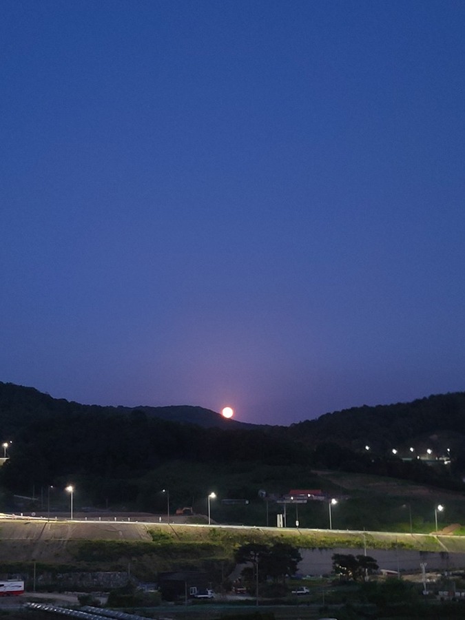 오늘 달 이쁘네요 썸네일