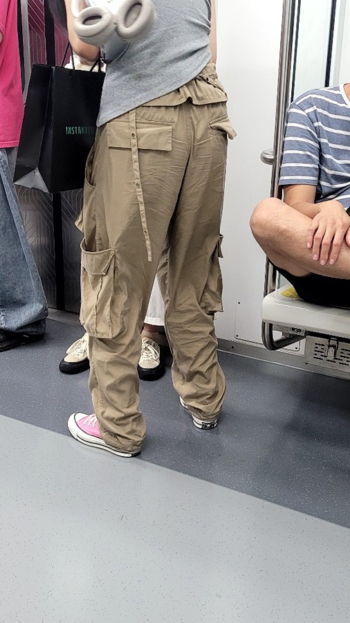 이 카고바지 브랜드 좀 알려주세요 썸네일